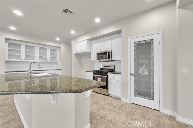 Detail Gallery Image 11 of 39 For 9058 Chimney Rock Ave, Hesperia,  CA 92344 - 4 Beds | 3 Baths