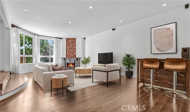Detail Gallery Image 2 of 13 For 5333 Zelzah Ave #203,  Encino,  CA 91316 - 2 Beds | 2 Baths