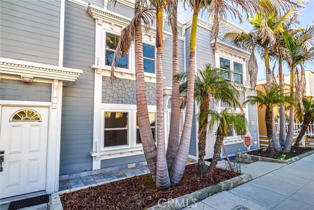 Detail Gallery Image 1 of 1 For 421 Manhattan Ave #2,  Hermosa Beach,  CA 90254 - 2 Beds | 2/1 Baths