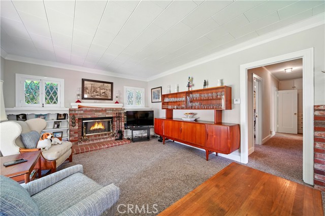 438 N Pasadena Avenue, Glendora CA: https://media.crmls.org/medias/02537c79-73ce-4137-a07a-a248c5bc1c65.jpg