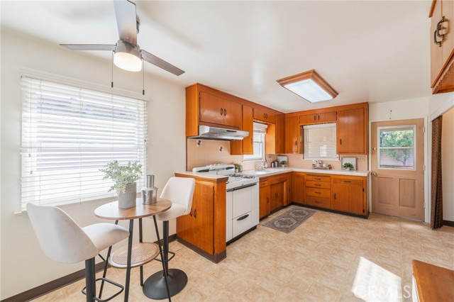 Detail Gallery Image 10 of 46 For 1241 S Walnut, Anaheim,  CA 92802 - 3 Beds | 2 Baths