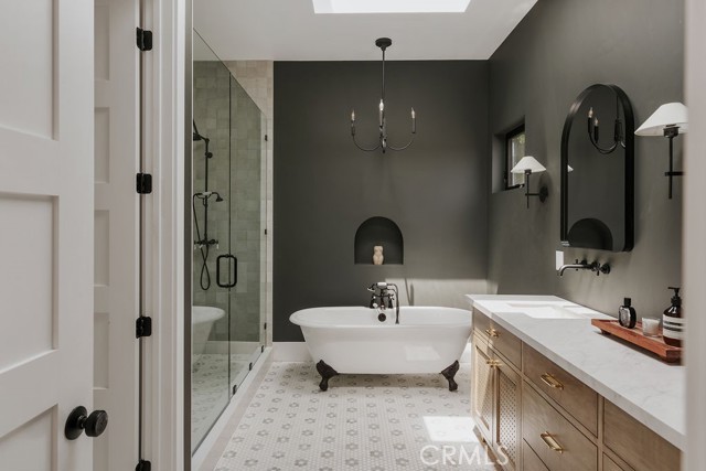 5142 Brynhurst Avenue, Los Angeles CA: https://media.crmls.org/medias/025497d9-dbb5-44a6-a831-e43440e1a5c6.jpg