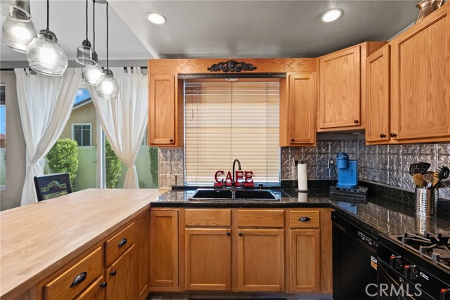 27606 Primrose Lane, Castaic CA: https://media.crmls.org/medias/02553f4f-4c32-491f-9d8f-5cbbbf90a8dd.jpg
