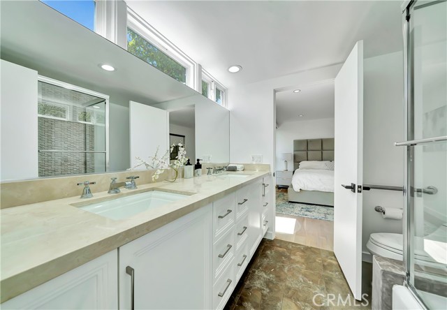 Detail Gallery Image 21 of 32 For 16168 Royal Oak Rd, Encino,  CA 91436 - 4 Beds | 4 Baths