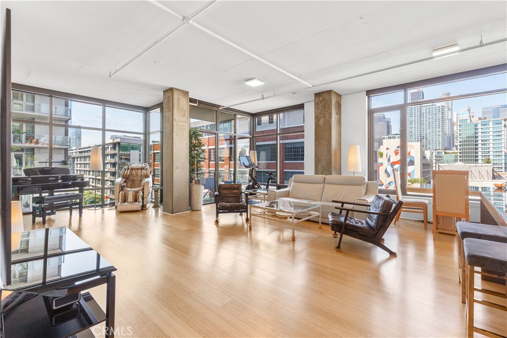 1111 S Grand Avenue 609, Los Angeles, CA 90015