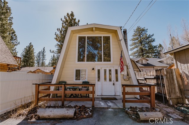 726 Elysian Boulevard, Big Bear City CA: https://media.crmls.org/medias/02580117-9e61-4074-8b79-db8969aa57c7.jpg