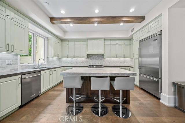 823 S Bundy Drive, Los Angeles CA: https://media.crmls.org/medias/0258afbf-b706-4a69-8fc1-06a98db65178.jpg
