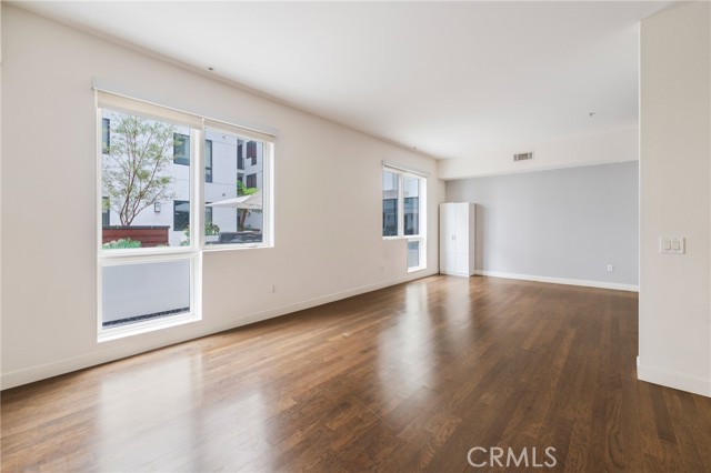 Detail Gallery Image 12 of 38 For 1234 Wilshire Bld #127,  Los Angeles,  CA 90017 - 1 Beds | 1 Baths