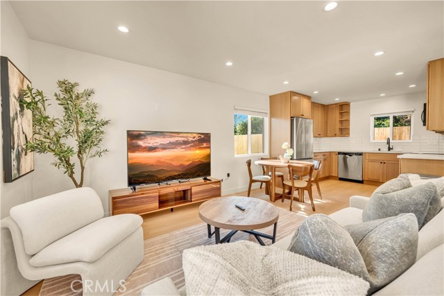 6 Bed Home for Sale in Van Nuys, California