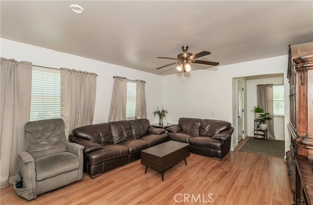 1492 W Sumner Avenue, Fresno CA: https://media.crmls.org/medias/025d13ac-ca76-42c7-8944-66c9f780c7f6.jpg