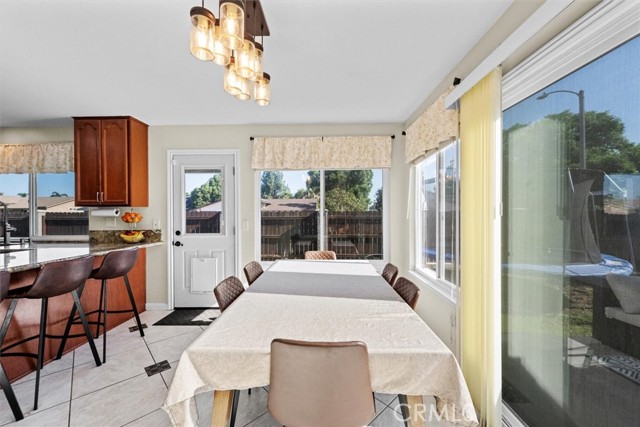 1643 Melody Circle, Corona CA: https://media.crmls.org/medias/025d1c72-2d21-4d36-b609-ea7609ba5647.jpg