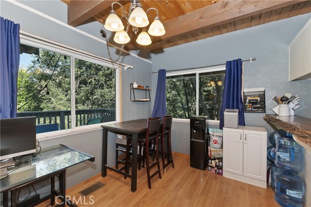 Detail Gallery Image 9 of 45 For 197 Weisshorn Dr, Crestline,  CA 92325 - 4 Beds | 3 Baths