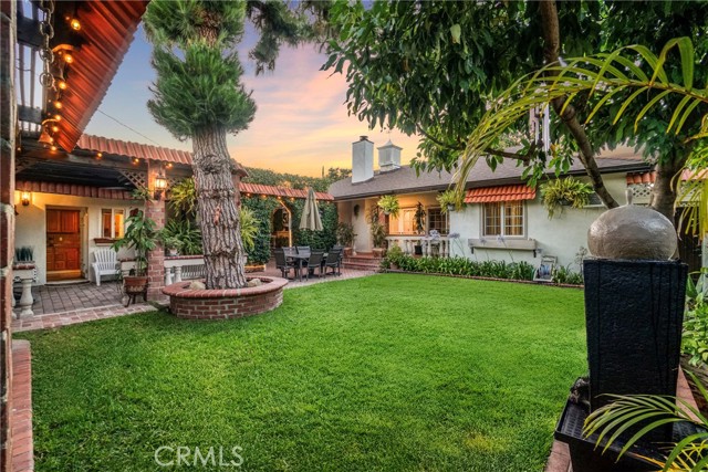 Detail Gallery Image 9 of 59 For 19120 Hartland St, Reseda,  CA 91335 - 5 Beds | 3 Baths