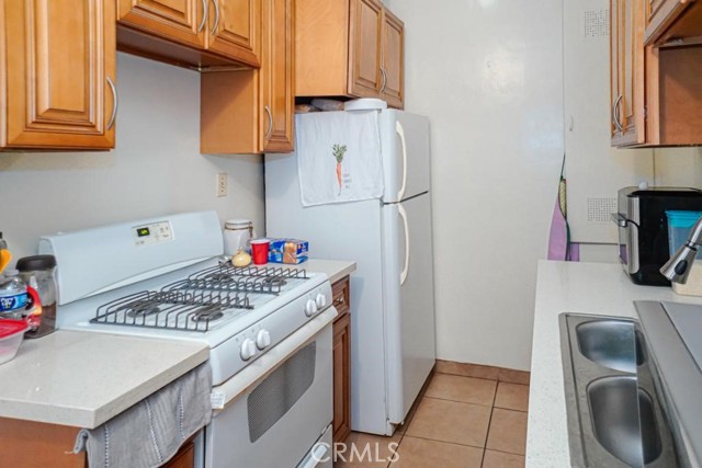 3915 E 11th Street, Long Beach CA: https://media.crmls.org/medias/025e036b-26ed-4836-9d3d-3ccd8d88d12a.jpg
