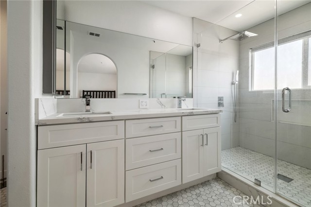 14300 Terra Bella Street, Panorama City CA: https://media.crmls.org/medias/025e9766-9883-48ab-8789-e899ef0f9150.jpg