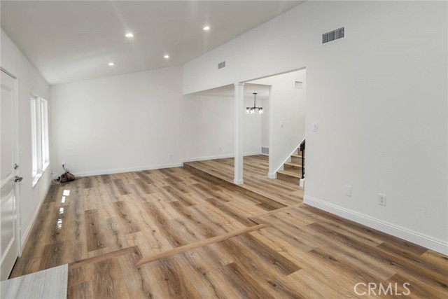 Detail Gallery Image 9 of 65 For 22218 Germain St #2,  Chatsworth,  CA 91311 - 4 Beds | 2/1 Baths