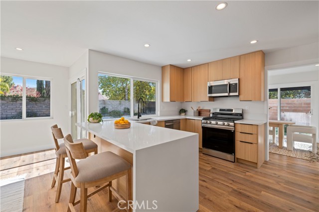 Detail Gallery Image 14 of 38 For 28218 Oaklar Dr, Saugus,  CA 91350 - 4 Beds | 3 Baths