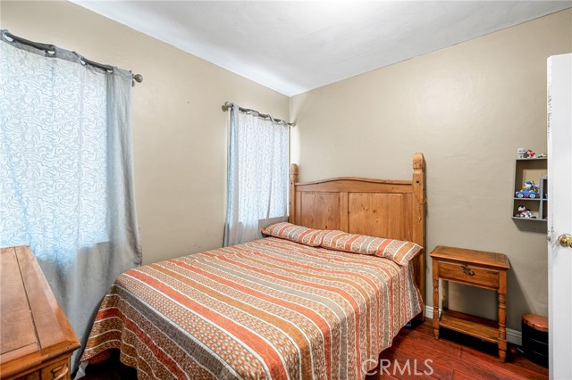8054 Rhodes Avenue, North Hollywood CA: https://media.crmls.org/medias/025fa91e-1fc2-453b-9cd8-fea87873e010.jpg
