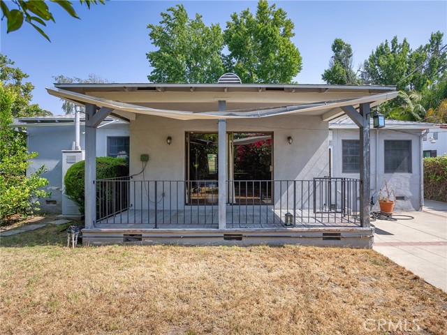 10348 Woodbridge Street, Toluca Lake CA: https://media.crmls.org/medias/02606d8e-8923-447d-8fdd-acab3e76db40.jpg