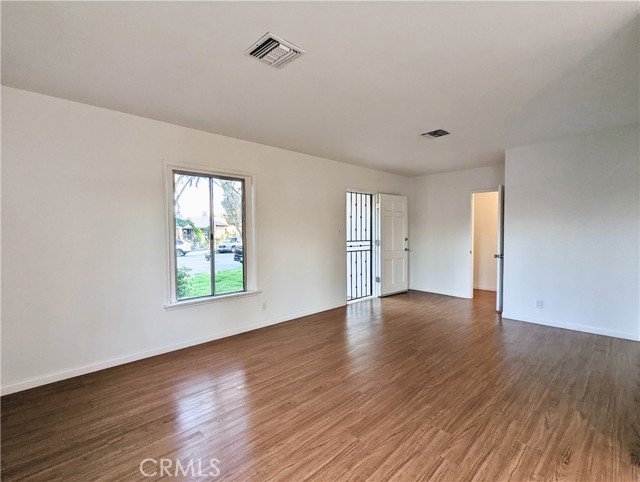 Detail Gallery Image 7 of 16 For 15239 Lorne St, Panorama City,  CA 91402 - – Beds | – Baths