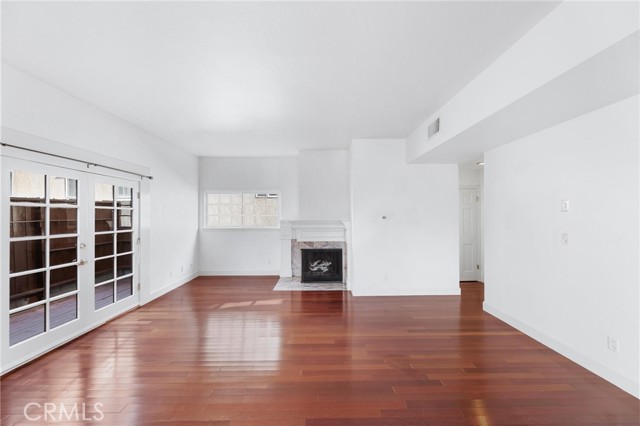 Detail Gallery Image 7 of 35 For 1515 Artesia #2,  Manhattan Beach,  CA 90266 - 2 Beds | 3 Baths