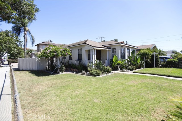 13006 Jefferson Avenue, Hawthorne CA: https://media.crmls.org/medias/0261245e-4630-4745-9a22-6551bbd925e9.jpg