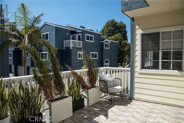 Detail Gallery Image 22 of 36 For 702 S Broadway #B,  Redondo Beach,  CA 90277 - 3 Beds | 2/1 Baths