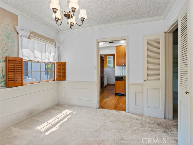 10348 Woodbridge Street, Toluca Lake CA: https://media.crmls.org/medias/02615595-5d24-40e6-94bb-ce40b4107173.jpg