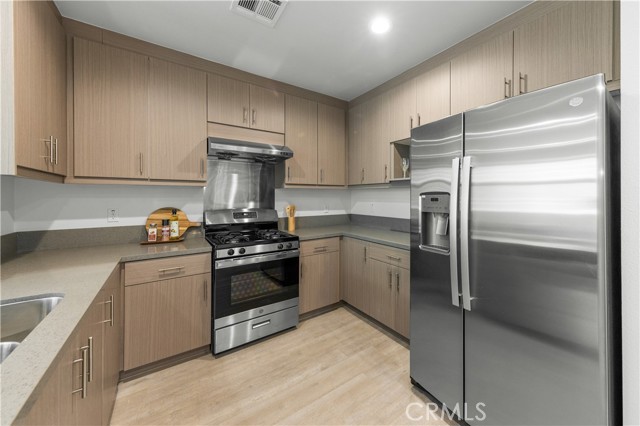 Detail Gallery Image 3 of 27 For 168 S Monterey St #403,  Alhambra,  CA 91801 - 2 Beds | 2 Baths