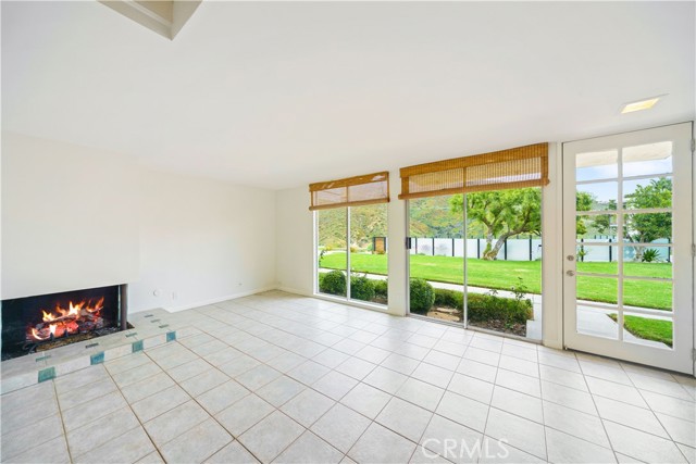 6216 Tapia Drive, Malibu CA: https://media.crmls.org/medias/0261dff8-1e72-48f5-9939-df2c524f1d9b.jpg