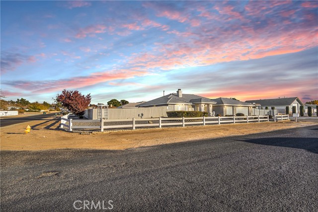 Detail Gallery Image 1 of 35 For 13951 Coachella Rd, Apple Valley,  CA 92307 - 3 Beds | 2 Baths