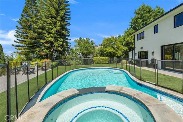 23241 Aetna Street, Woodland Hills CA: https://media.crmls.org/medias/0262bbf9-d000-48ab-82b5-894434dadb57.jpg
