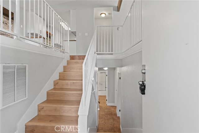 Detail Gallery Image 3 of 9 For 315 Canyon Crest, Lake Arrowhead,  CA 92352 - 3 Beds | 2 Baths