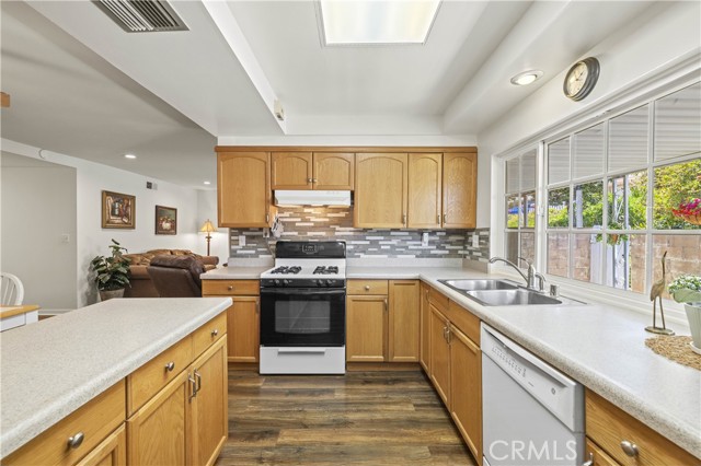 Detail Gallery Image 20 of 57 For 26817 Oak Branch Cir, Newhall,  CA 91321 - 2 Beds | 2 Baths