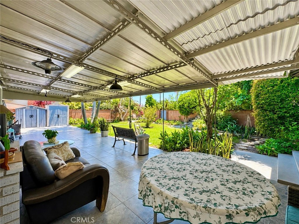 https://media.crmls.org/medias/02637df7-a1c8-46b6-b06a-3b8b579c4466.jpg?preset=X-Large