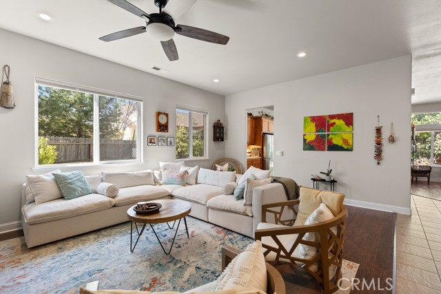 Detail Gallery Image 4 of 39 For 5212 Honey Rock Ct, Oroville,  CA 95966 - 5 Beds | 3 Baths