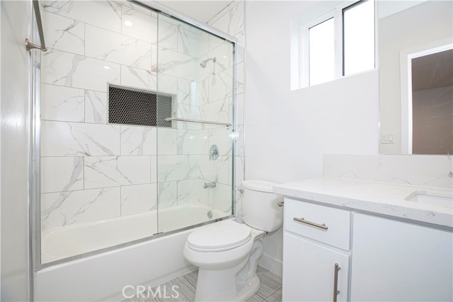 Detail Gallery Image 8 of 18 For 5916 1/2 N Tujunga Ave #1/2,  Los Angeles,  CA 91601 - 4 Beds | 4/1 Baths