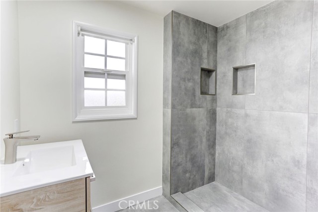 Detail Gallery Image 7 of 28 For 7033 Hazeltine Ave, Van Nuys,  CA 91405 - – Beds | – Baths