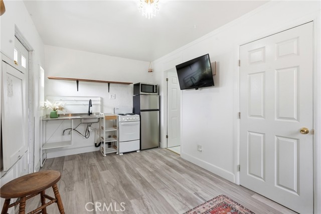 Detail Gallery Image 5 of 21 For 665 N. San Antonio Ave., Upland,  CA 91786 - 1 Beds | 1 Baths