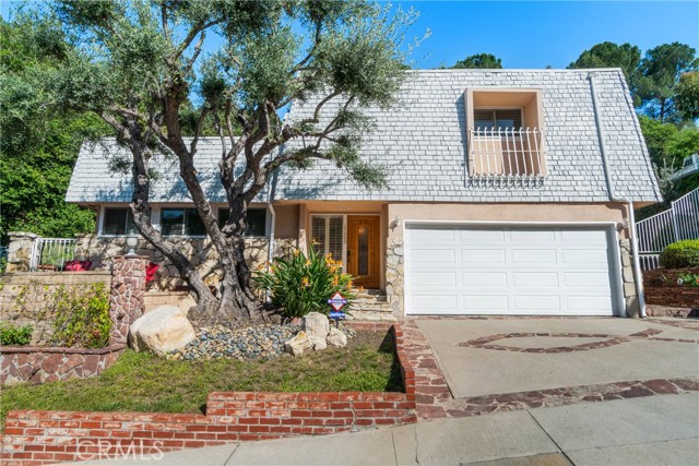 Detail Gallery Image 1 of 32 For 17060 Escalon Dr, Encino,  CA 91436 - 3 Beds | 2/1 Baths