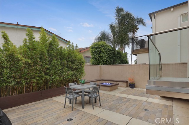 2025 Prospect Avenue, Hermosa Beach CA: https://media.crmls.org/medias/026767c4-c1b8-4b6d-bd0e-74ee73613bb3.jpg
