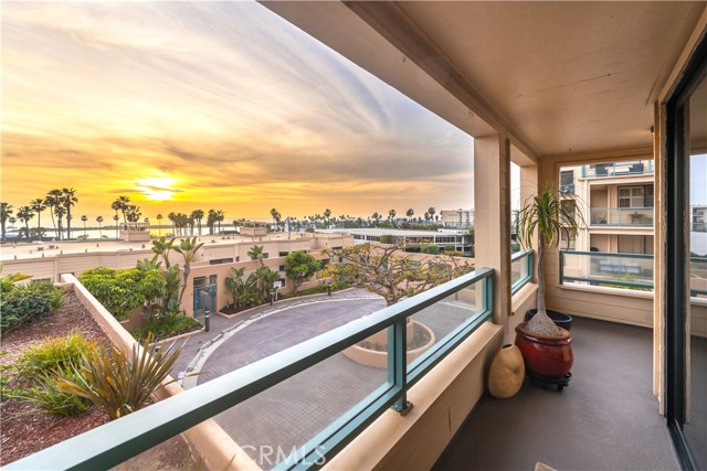 Detail Gallery Image 1 of 1 For 120 the Village #101,  Redondo Beach,  CA 90277 - 2 Beds | 2 Baths