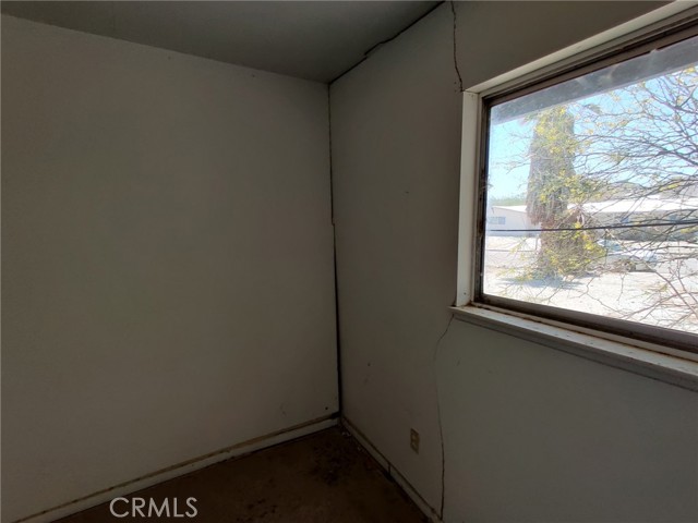 Detail Gallery Image 5 of 14 For 12166 Lakeview Dr, Trona,  CA 93562 - 3 Beds | 1 Baths