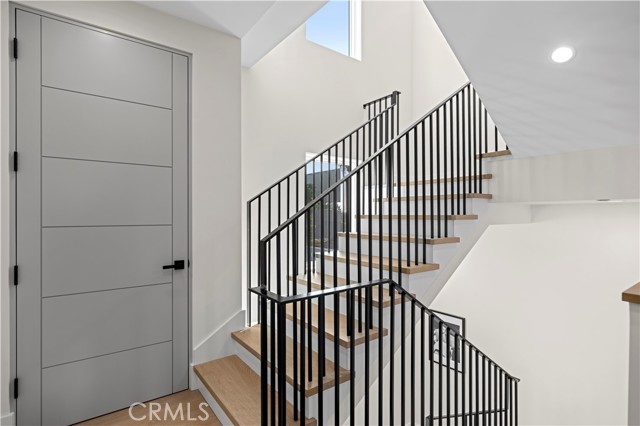 516 1/2 Larkspur Avenue, Corona del Mar CA: https://media.crmls.org/medias/0268de26-e87b-437e-8643-b36c6dccabef.jpg