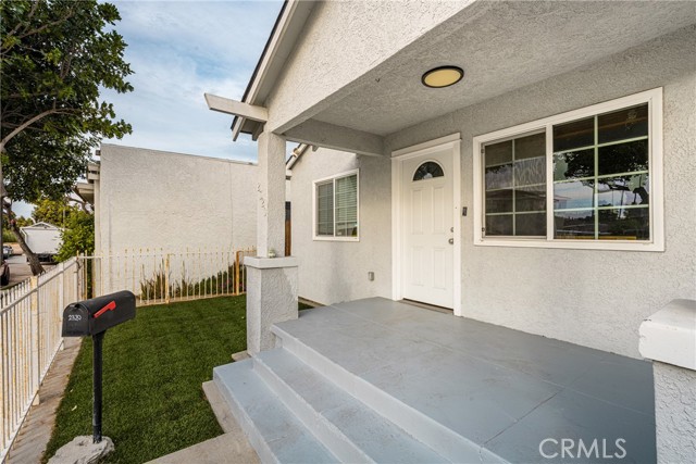 Detail Gallery Image 4 of 26 For 2320 Locust, Long Beach,  CA 90806 - 2 Beds | 1 Baths