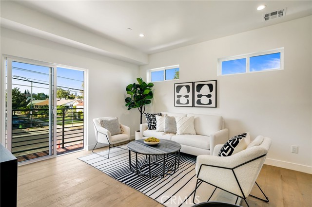 Detail Gallery Image 25 of 47 For 6082 W 18th St, Los Angeles,  CA 90035 - – Beds | – Baths