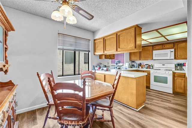 19451 Sherman Way, 504 photo 7