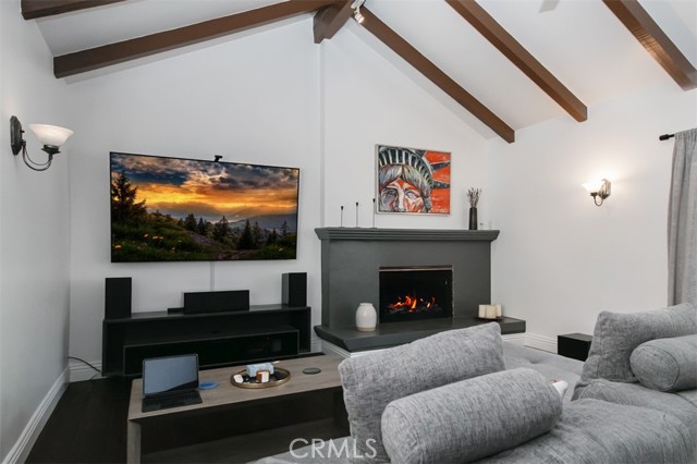 Detail Gallery Image 13 of 36 For 19545 Calvert St, Tarzana,  CA 91335 - 5 Beds | 2/1 Baths