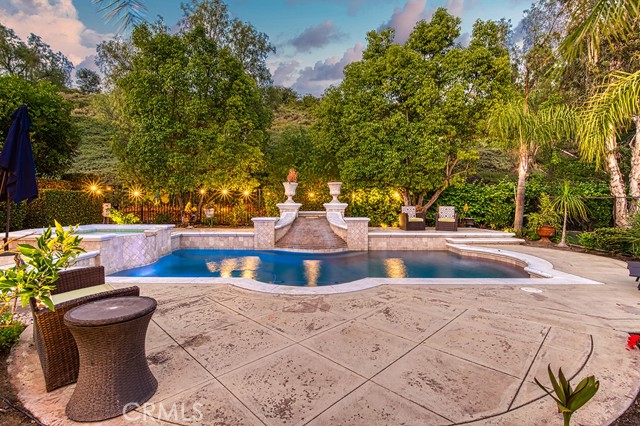 8 Joliet Drive, Coto de Caza CA: https://media.crmls.org/medias/026a473f-089f-479c-b836-35d05534ef78.jpg