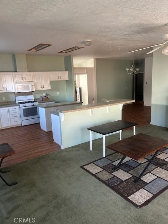 19179 Westlawn, Hesperia CA: https://media.crmls.org/medias/026adda4-0583-4cd4-bbb4-e479d21227ac.jpg
